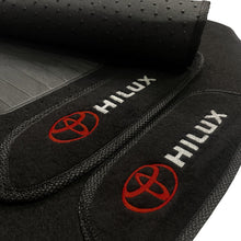Carregar imagem no visualizador da galeria, TAPETE CARPETE TOYOTA HILUX 2005 A 2015 PRETO 4 PEÇAS