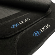 Carregar imagem no visualizador da galeria, TAPETE CARPETE IX35 2011 A 2023 PRETO BORDADO 3 PEÇAS