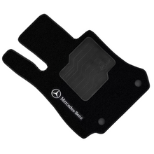 Carregar imagem no visualizador da galeria, TAPETE CARPETE MERCEDES GLC 2015 A 2022 PRETO 4 PEÇAS
