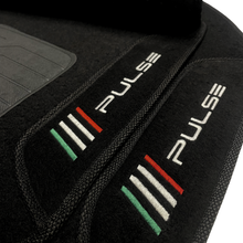 Carregar imagem no visualizador da galeria, TAPETE CARPETE PULSE 2022 A 2024 PRETO 4 PEÇAS
